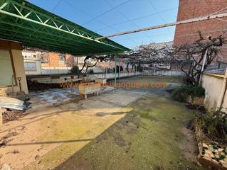 Casa a Balaguer. Casa amb terrassa, magatzem i pati