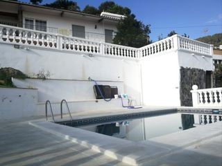 Casa en Santa Coloma de Cervelló. ¡¡ torre con piscina y 6 habitaciones !!