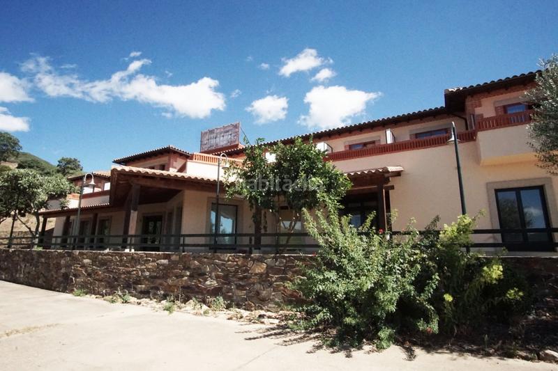 Foto 050d850f-7bef-4c5b-8b92-5eb9540f830c. Edificio precioso hotel rural con vistas al monasterio . en Guadalupe