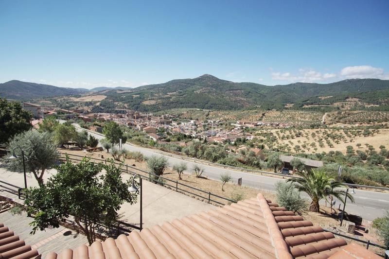Foto 09a8a10c-c4d1-471e-b167-2622a8c96346. Edificio precioso hotel rural con vistas al monasterio . en Guadalupe