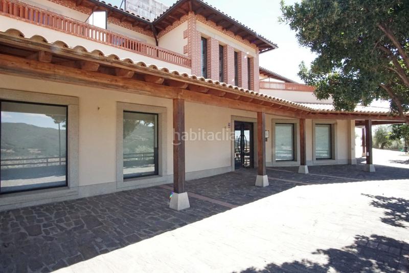 Foto 345a7f5f-838e-48a6-814b-b3fe31f123fb. Edificio precioso hotel rural con vistas al monasterio . en Guadalupe