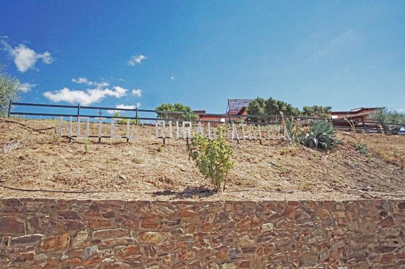Foto d872b906-1f05-47e3-a253-165522b7f760. Edificio precioso hotel rural con vistas al monasterio . en Guadalupe