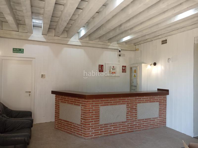 Foto dd90bc62-9475-465c-9b74-9453d3cafa4d. Edificio precioso hotel rural con vistas al monasterio . en Guadalupe
