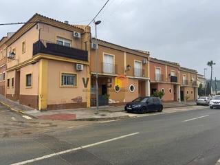 Maison jumelée à Aznalcóllar. Adosado a la venta en aznalcóllar  especial inversores