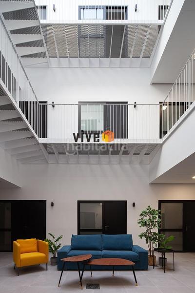 Foto f1180415-3adc-4ac8-b8d3-653d315b16f3. Edificio  nuevo con 24 estudios. completamente equipados en el corazón de triana. en Sevilla