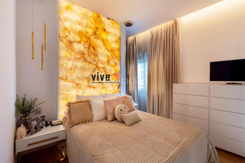Foto 21c04c88-55c4-4561-bf0f-2a000b7db28c. Piso vive deluxe homes presenta en exclusiva este fabuloso piso de alto standing en avenida de La Buhaira en Sevilla