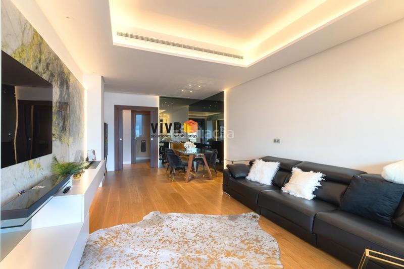Foto f2e230ba-df17-441c-9c4d-3e76a17ea4fe. Piso vive deluxe homes presenta en exclusiva este fabuloso piso de alto standing en avenida de La Buhaira en Sevilla