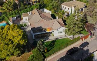 Chalet à Camas. Magnífico chalet independiente de una sola planta en colina blan