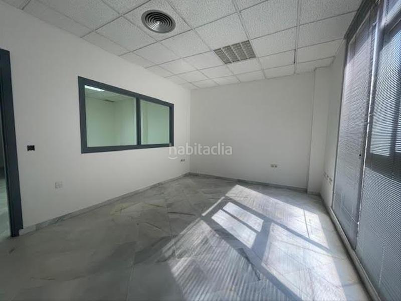 Foto 12b66bd2-d25a-4259-b04a-0093d98b8e52. Alquiler oficina alquiler de oficina en poligono Pisa, inmejorable ubicación en Mairena del Aljarafe