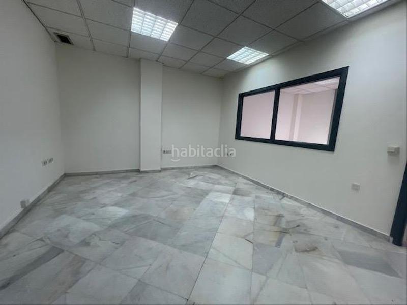 Foto c90f7615-cd24-4555-a86a-1e2db27f268d. Alquiler oficina alquiler de oficina en poligono Pisa, inmejorable ubicación en Mairena del Aljarafe