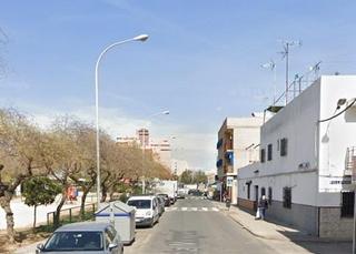 Casa adosada en Palmete. Casa adosada ocupada a la venta en palmete