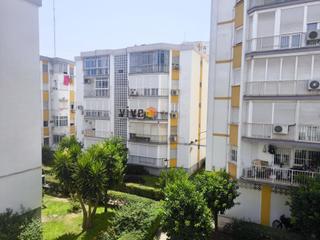 Lloguer Pis a Cruz Roja. Piso en alquiler amplio, luminoso y con terraza   c fray isidoro