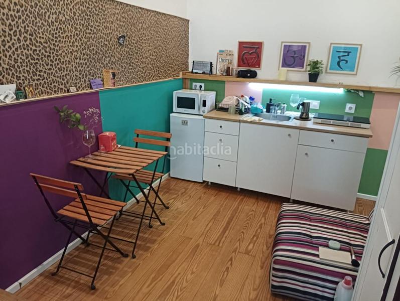 Foto c28ae211-e2cc-48a6-8e9c-22fb716eba46. Casa  en zona centro con cuatro apartamentos en explotación en Sevilla