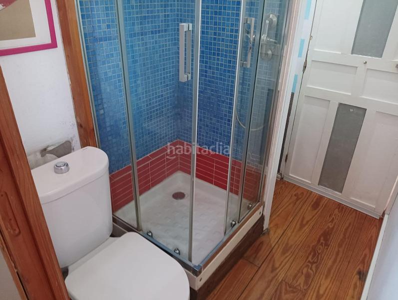 Foto f5226ba2-71a9-44e0-9628-c7d93b02bfb0. Casa  en zona centro con cuatro apartamentos en explotación en Sevilla