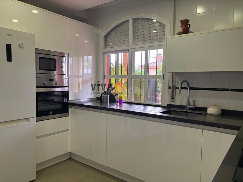 Foto 1fa0d108-e33e-4d10-9246-3a5e838578c7. Chalet mit parking pool in Almensilla
