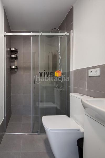 Foto b784b647-71af-401a-b1f4-947c6febf097. Local comercial edificio nuevo con 24 estudios. completamente equipados en el corazón de triana. en Sevilla