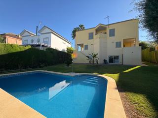 Lloguer Xalet a Zona Universitaria. Precioso chalet en urbanización los caballeros de bormujos, sevi