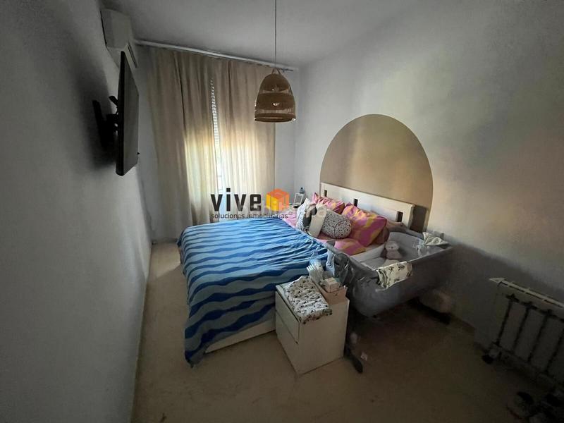 Foto 044a1581-e24e-4cd2-a6f9-bdf8d6211523. Casa a schiera con parcheggio in Nuevo Bulevar Mairena del Aljarafe