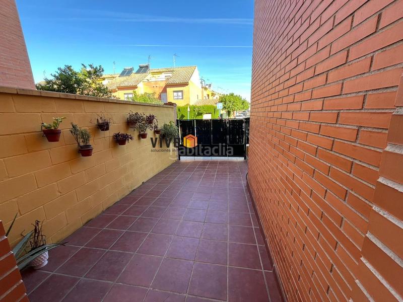 Foto 5e94cc65-8d5b-4e4b-9605-5c6228c104ca. Casa a schiera con parcheggio in Nuevo Bulevar Mairena del Aljarafe