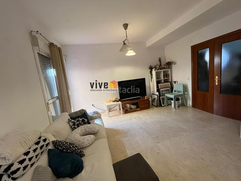 Foto 8723df0b-7c06-4a42-bd3d-5dd44429fa65. Casa a schiera con parcheggio in Nuevo Bulevar Mairena del Aljarafe