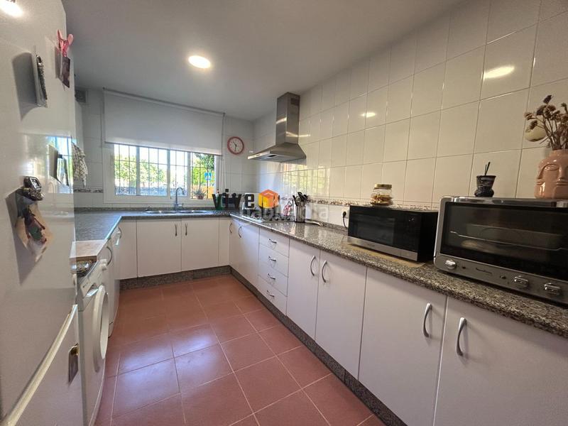 Foto 91028f0a-16d9-457e-809b-5b3db281898b. Casa a schiera con parcheggio in Nuevo Bulevar Mairena del Aljarafe