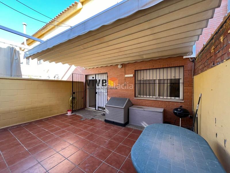 Foto 9a1db10a-8644-4962-8c66-65ec3674d4f2. Casa a schiera con parcheggio in Nuevo Bulevar Mairena del Aljarafe