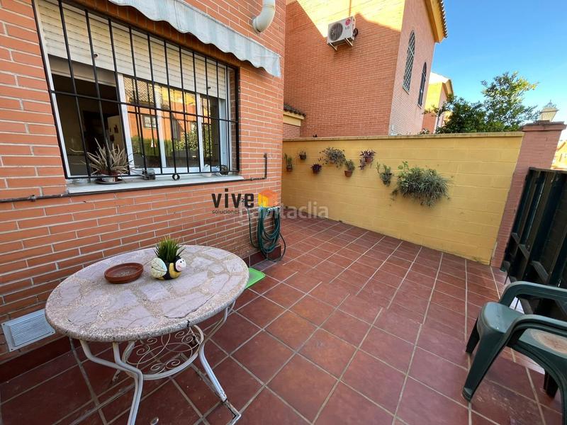 Foto b6a476b6-edad-4fef-8def-3daaaf420ebf. Casa a schiera con parcheggio in Nuevo Bulevar Mairena del Aljarafe