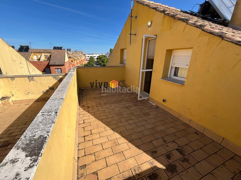 Foto be24adb9-2765-45f9-9a6f-4c98f0146ede. Casa a schiera con parcheggio in Nuevo Bulevar Mairena del Aljarafe