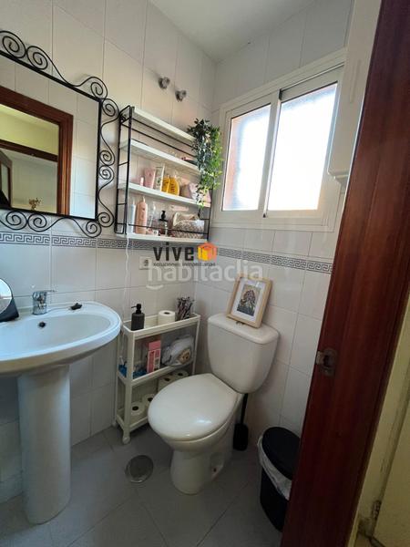 Foto c13f04e5-b682-4551-ba9d-bcd64d47b549. Casa a schiera con parcheggio in Nuevo Bulevar Mairena del Aljarafe