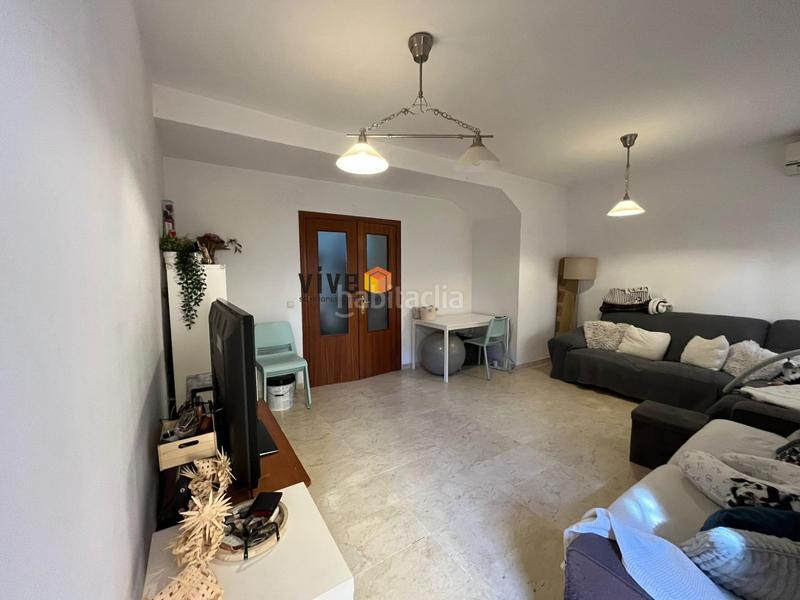 Foto ecf1dd91-4650-4e86-b9d3-367d5c49d023. Casa a schiera con parcheggio in Nuevo Bulevar Mairena del Aljarafe