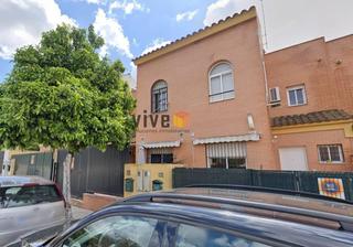 Casa adossada a Nuevo Bulevar. Bonita casa adosada en nuevo bulevar, mairena del aljarafe