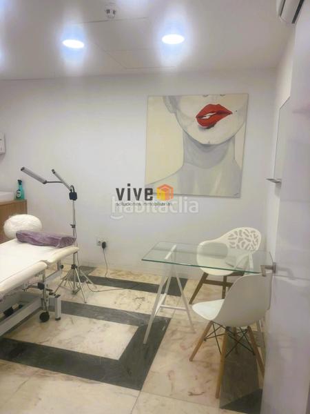 Foto 8f9d6ba6-a1b6-4e66-b950-5f74adc31fd3. Lloguer local comercial a La Buhaira Sevilla