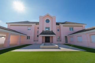 Chalet en Loreto. Espectacular casachalet nueva a estrenar en espartinas..!!