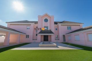 Chalet in Loreto. Espectacular casachalet nueva a estrenar en espartinas..!!