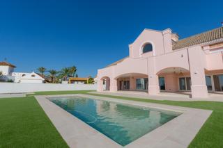 Chalet en Loreto. Espectacular casachalet nueva a estrenar en espartinas..!!