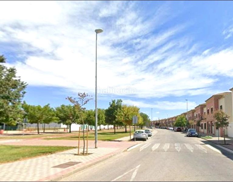 Foto 1de5611d-ddf9-41f6-8725-718ae2f0ae3c. Casa adossada amb aparcament a El Junquillo - Vistalegre Utrera