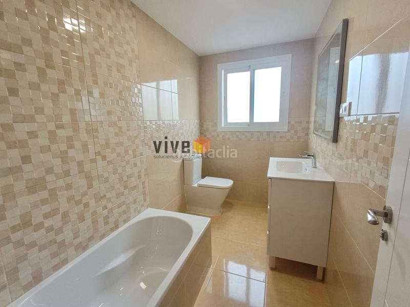 Foto fee56d47-4e0d-4d55-a478-572f52ad10d7. Casa aparellada amb calefacció a Las Almenas Tomares