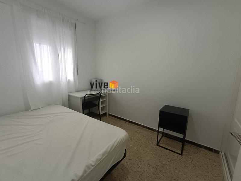 Foto 5c7623a8-eff9-4d3a-af7d-14fb7c21346e. Miete etagenwohnung in Cruz Roja Sevilla