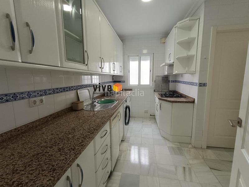 Foto f624f600-98bf-44c0-a996-061f94349c76. Miete etagenwohnung in Cruz Roja Sevilla