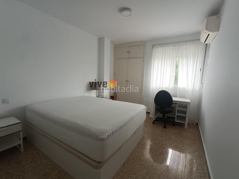 Foto 082aeed8-6025-4e3f-b80a-04787a682c04. Rent flat in Cruz Roja Sevilla
