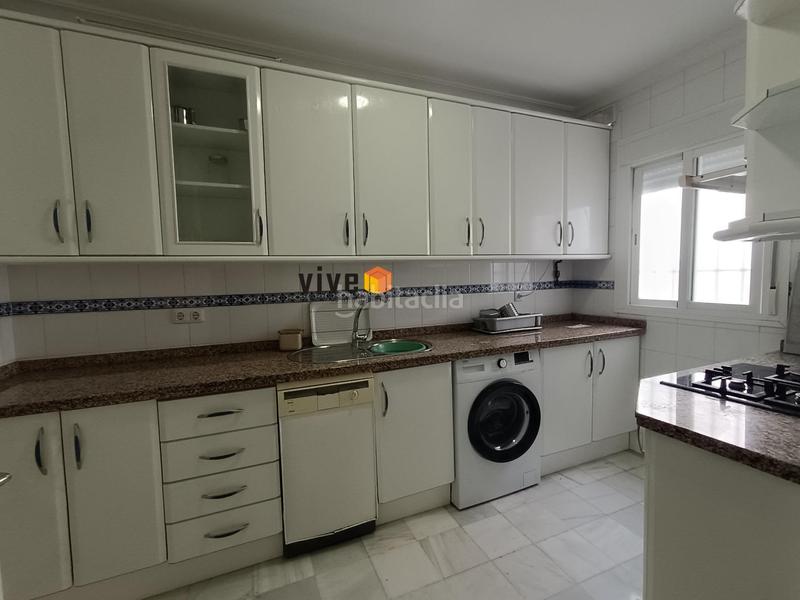 Foto e00ad687-6932-4dbb-8804-1804d0c5f879. Rent flat in Cruz Roja Sevilla