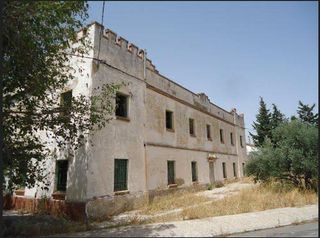 Wohngrundstück in Zona de la Vega. Parcela de terreno con edificio en antequera málaga