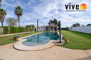 Xalet a Rinconada (La). Magnífico chalet independiente de una sola planta en la urbaniza