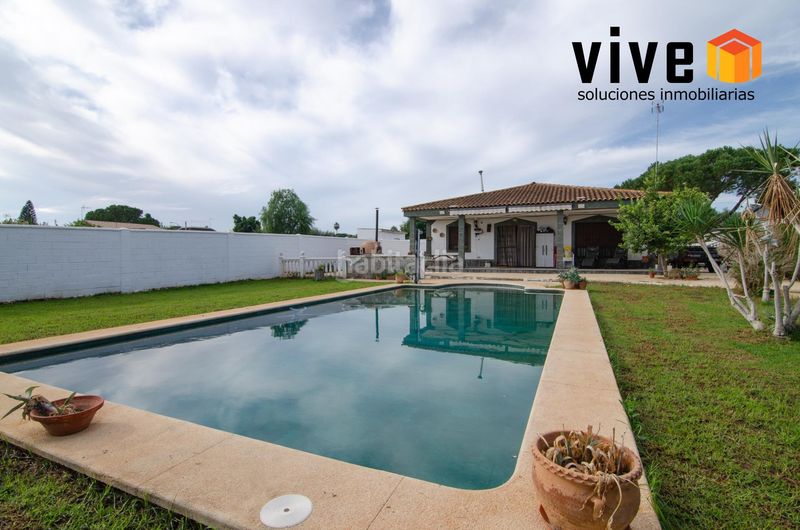 Foto ce895d0d-7ca4-4a14-af9d-6c9017ffb30d. Xalet amb calefacció aparcament piscina a Rinconada (La)