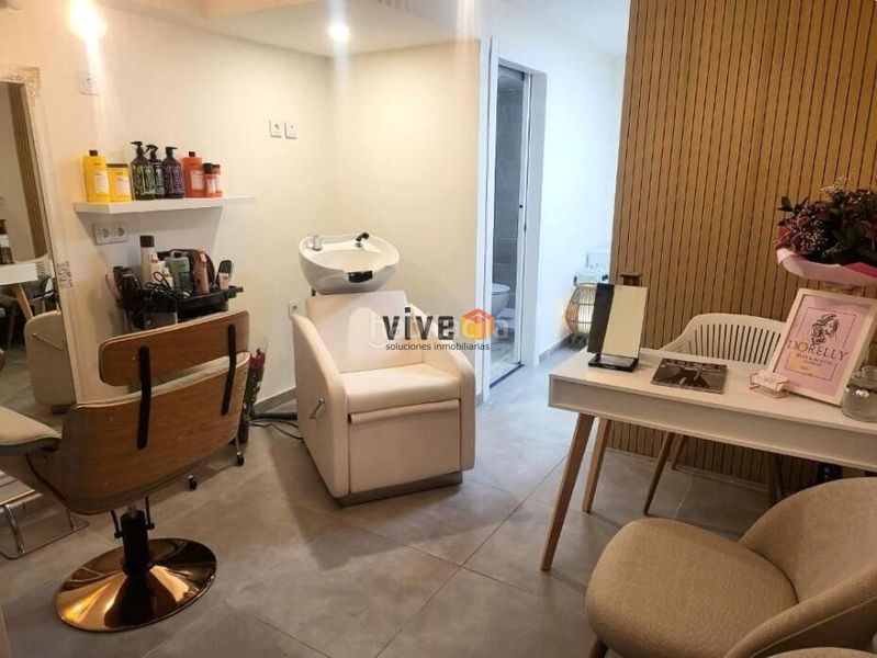 Foto 1c24f563-e885-4088-85ca-2b13fc1b9543. Edificio in Centro Estepona