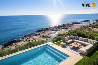 Chalet in Torreguadiaro-San Diego. Grupo vive luxe homes presenta una villa que navega sobre el med