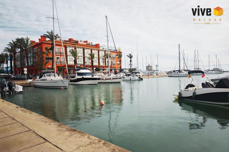 Foto 4098ef77-3524-4cac-bac1-628f1ecbe8a9. Xalet amb calefacció aparcament piscina a puerto de Sotogrande-la marina Sotogrande