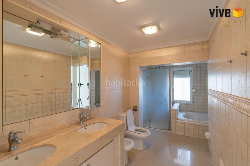 Foto 4f7c9da0-1828-46c5-994f-3ce419b0b014. Xalet amb calefacció aparcament piscina a puerto de Sotogrande-la marina Sotogrande