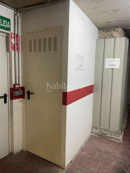 Foto a5936b3b-f737-4321-a03c-1a266d417570. Aparcament cotxe a San Vicente Sevilla