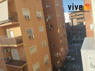 Rent Flat in Arenal - Museo. Piso reformado de 3 dormitorios junto a calle arjona..!!